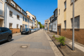 Attraktive 3-Zimmer-Wohnung in BASF-Nähe mit Balkon und Garage - Straßenansicht