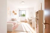 Helles Wohnen in Seenähe-bezugsfreie 3-Zimmer-Wohnung mit Balkon & 2 TG-Stellpl. in MA-Rheinau Süd - Kinderzimmer Virtuelle-Darstellung
