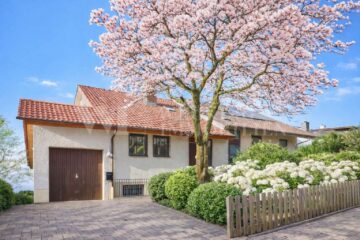 Großzügige Doppelhaushälfte in exponierter Lage mit Panoramablick über Weinheim, 69469 Weinheim, Doppelhaushälfte