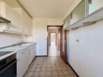 Wohnen in Seenähe – 3-Zimmer-Wohnung mit Balkon, Aufzug & 2 Tiefgaragenplätzen in MA-Rheinau Süd - Küche