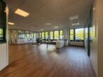 Repräsentative 350 m² Büroeinheit mit 8 Stellplätzen in Schwegenheim – ab November 2025 verfügbar - Meeting-Zonee