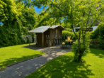 Architektonisch markantes Mehrfamilienhaus der klassischen Moderne - Gartenhäuschen