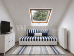 Architektonisch markantes Mehrfamilienhaus der klassischen Moderne - DG-Gäste-Schlafzimmer Virtuelle Darstellung