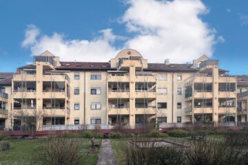 Charmante 3-Zimmer-Wohnung mit Balkon und 2 Tiefgaragenstellplätzen in Mannheim Rheinau, 68219 Mannheim, Etagenwohnung