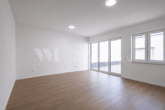 Zeitgemäße 3,5-Zimmer-Erdgeschosswohnung mit Terrasse in Ludwigshafen Mitte - Offene Küche mit Wohnzimmer