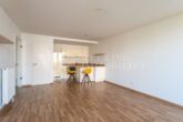 Zeitlose Bauhaus-Architektur – stilvoll wohnen in Mannheim-Casterfeld - Wohnenbereich mit offener Küche