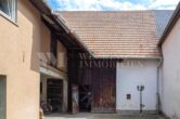 Wohnanwesen mit Innenhof, historischer Scheune und landwirtschaftlicher Nutzfläche - Innenhof