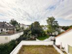 Sonnige Dachgeschosswohnung mit Loggia und Panoramablick auf Saulheim, Rheinland-Pfalz - Aussicht-Schlafzimmer